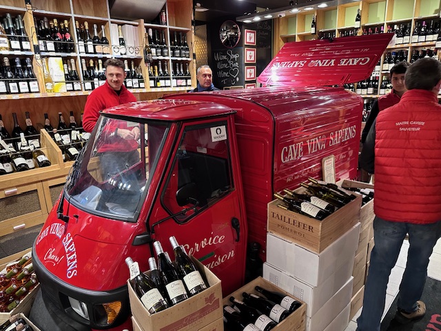 Vino Sapiens delivery truck rear